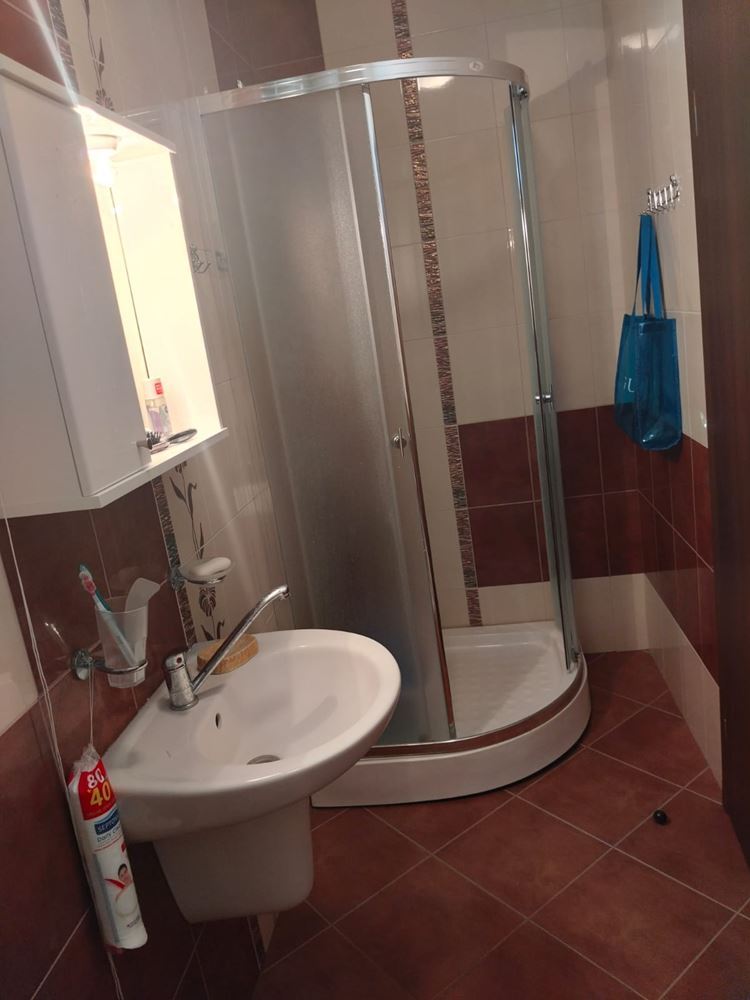 Просторный трехэтажный индивидуальный дом в центре Равды – комфорт, престиж и полная самостоятельность