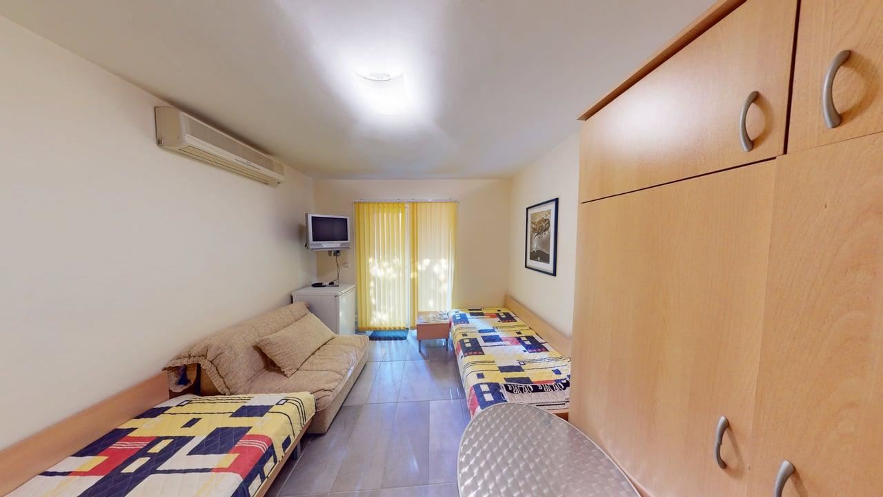 Панорамный четырёхэтажный дом с 8 спальнями и видом на море в к.к. Солнечный Берег – без таксы за обслуживание