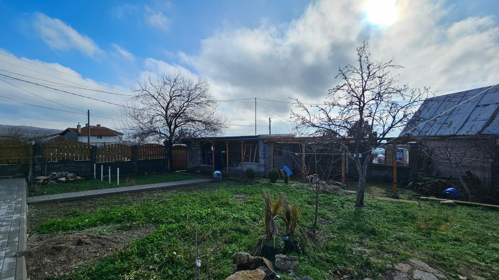 Исключительный одноэтажный дом с просторным двором в спокойной деревне Кошарица