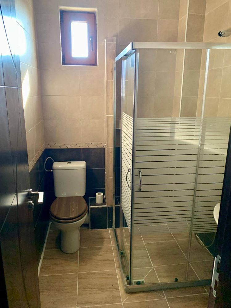 Двухэтажный отдельный дом в селе Горица – полностью обновлённый дом с двором и прекрасной верандой