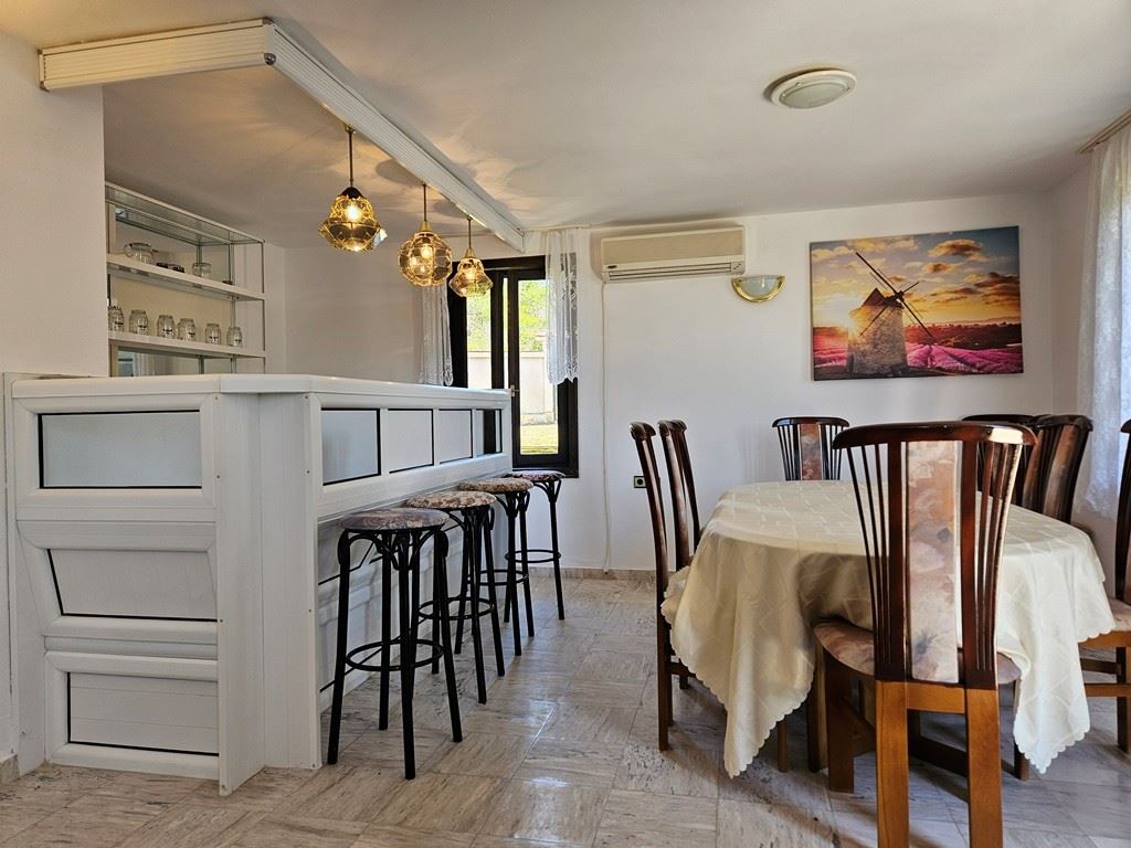 Просторный индивидуальный дом с панорамным видом в Кошарице