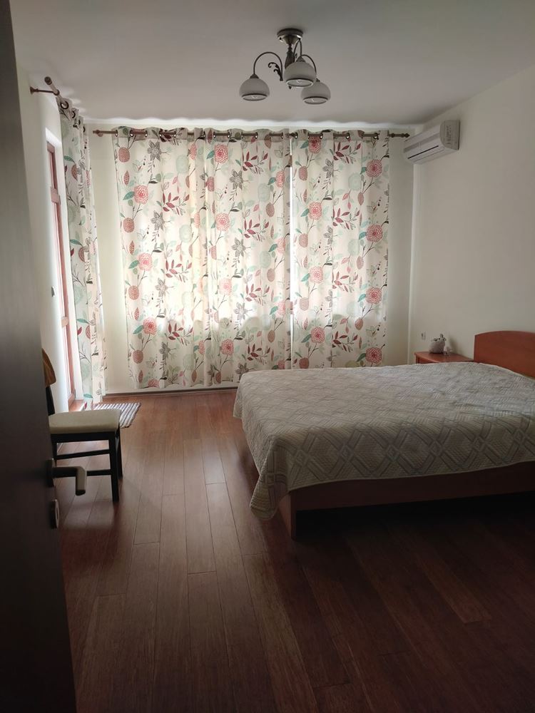 Просторный трехэтажный индивидуальный дом в центре Равды – комфорт, престиж и полная самостоятельность