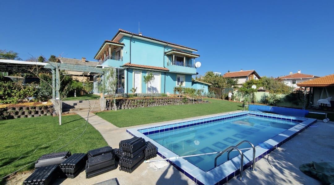 Современный дом с морской панорамой и подогреваемым бассейном в Червенка, Черноморец