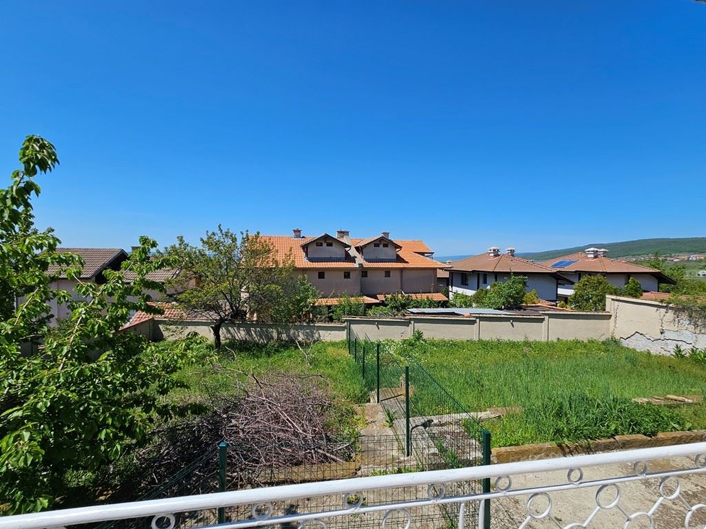 Просторный индивидуальный дом с панорамным видом в Кошарице