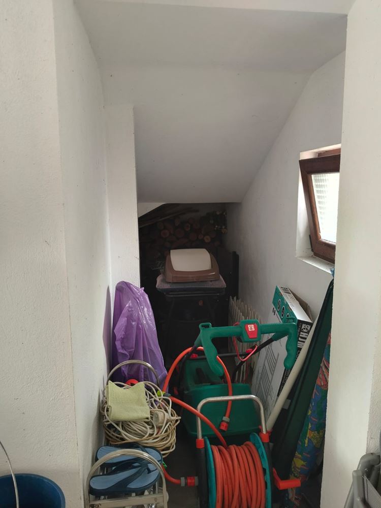 Просторный трехэтажный индивидуальный дом в центре Равды – комфорт, престиж и полная самостоятельность