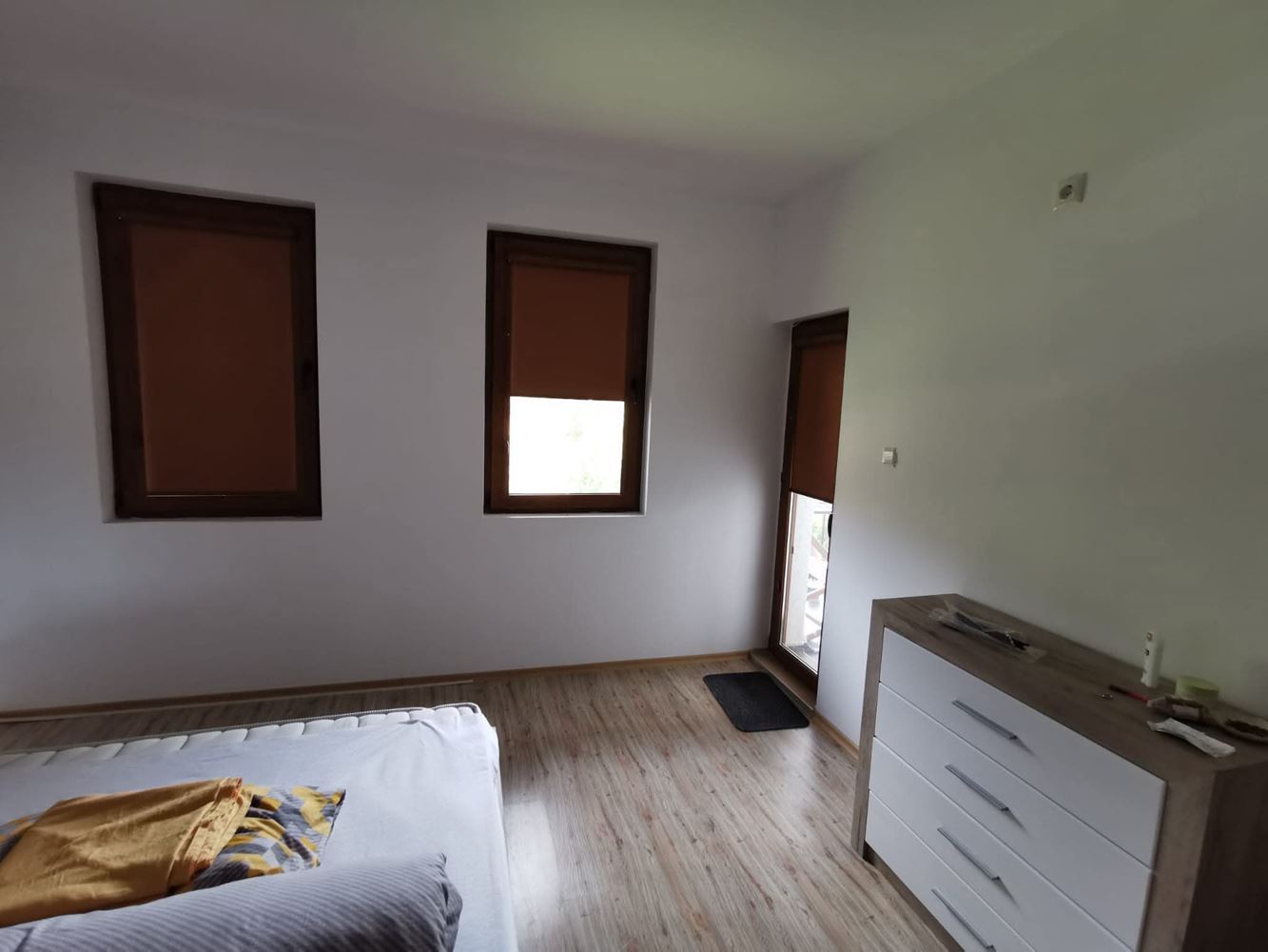 Двухэтажный отдельный дом в селе Горица – полностью обновлённый дом с двором и прекрасной верандой