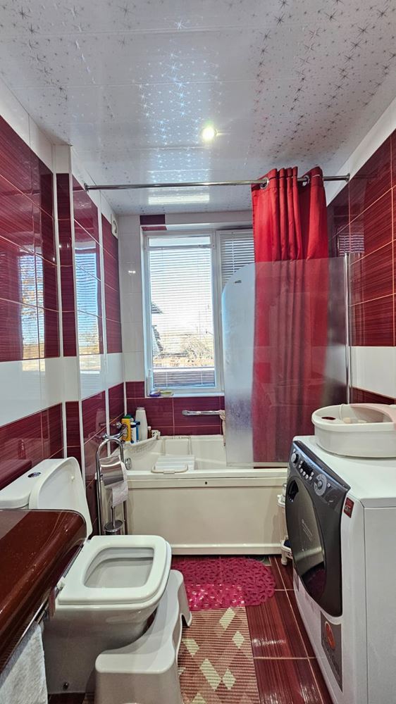  Прекрасный одноэтажный дом с бассейном и просторным двором в селе Дюлево