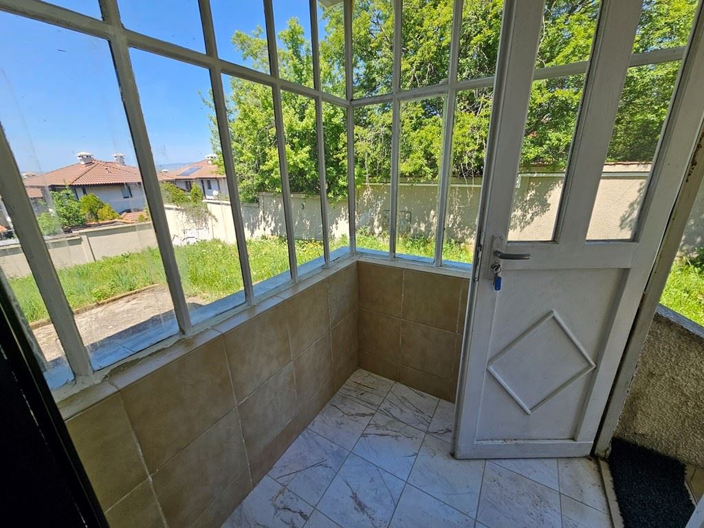 Просторный индивидуальный дом с панорамным видом в Кошарице