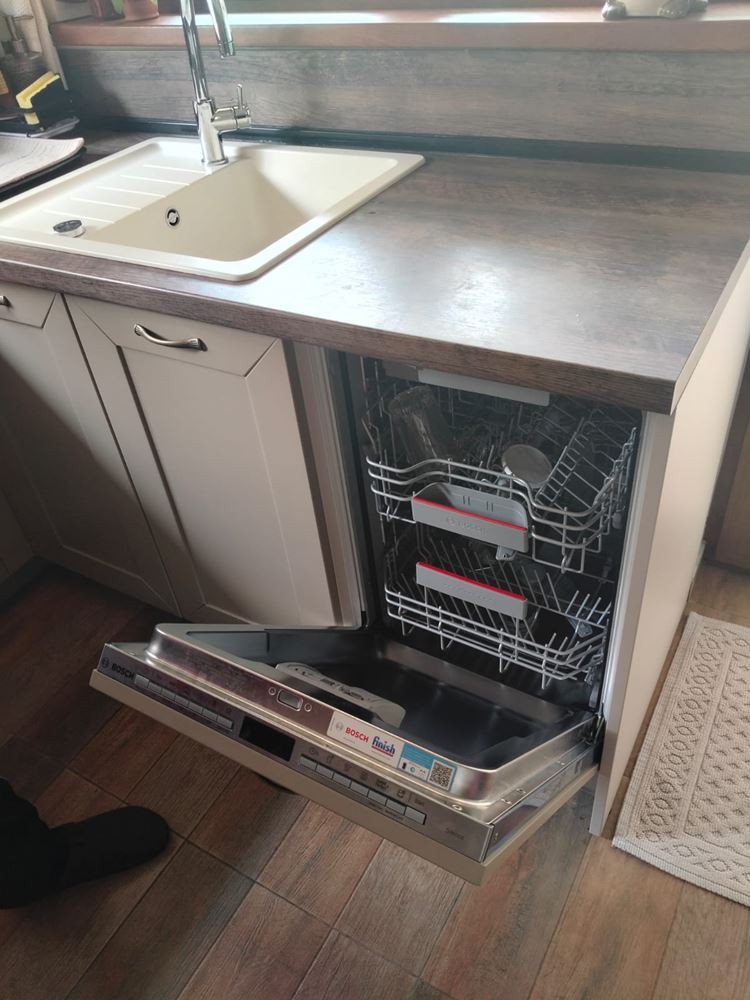 Просторный трехэтажный индивидуальный дом в центре Равды – комфорт, престиж и полная самостоятельность