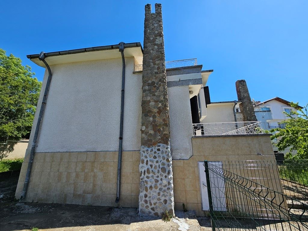 Просторный индивидуальный дом с панорамным видом в Кошарице