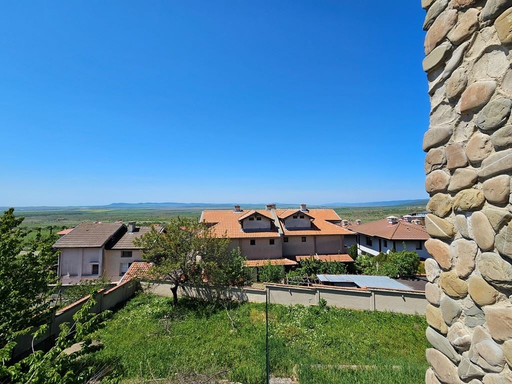 Просторный индивидуальный дом с панорамным видом в Кошарице