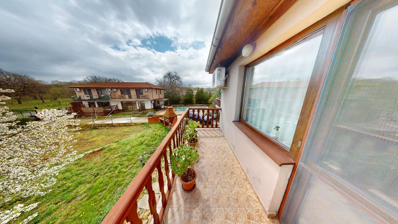 Двухэтажный дом в селе Порой – спокойствие, пространство и уют рядом с морем