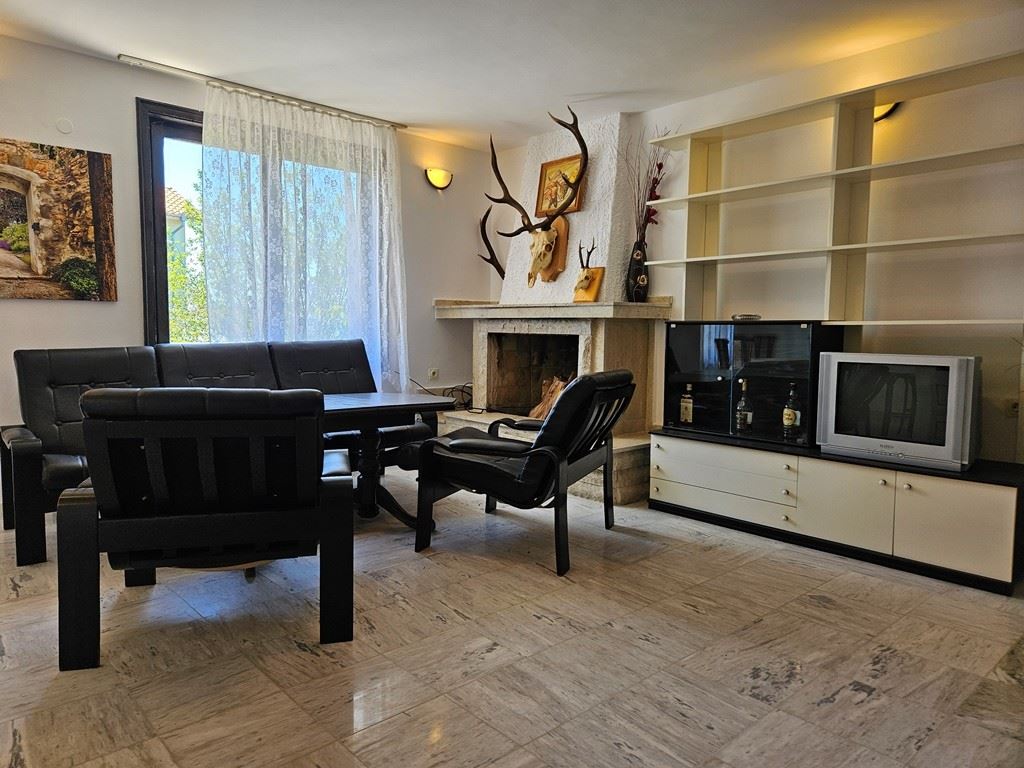 Просторный индивидуальный дом с панорамным видом в Кошарице