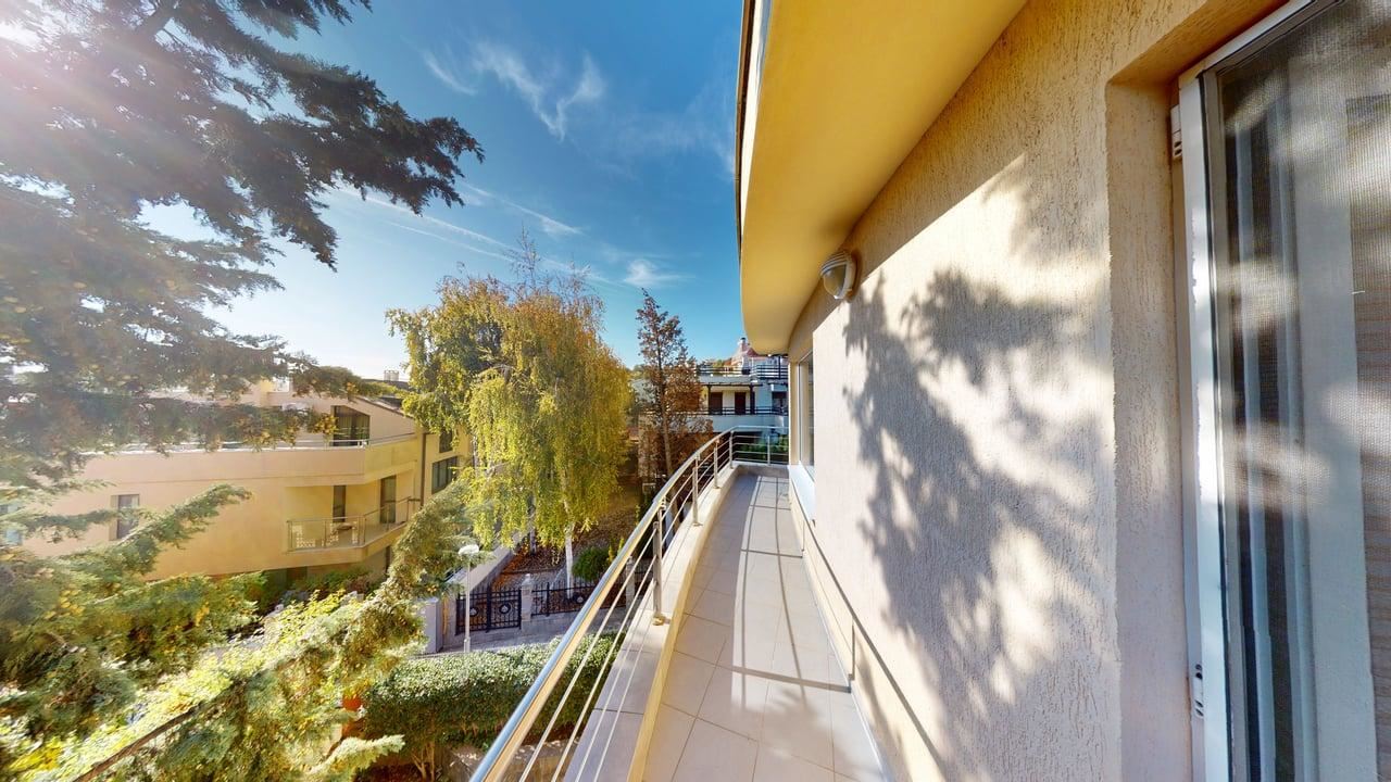 Панорамный четырёхэтажный дом с 8 спальнями и видом на море в к.к. Солнечный Берег – без таксы за обслуживание