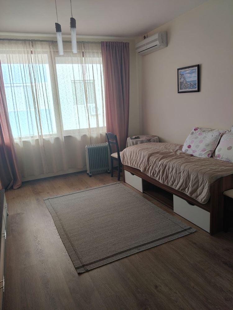 Просторный трехэтажный индивидуальный дом в центре Равды – комфорт, престиж и полная самостоятельность