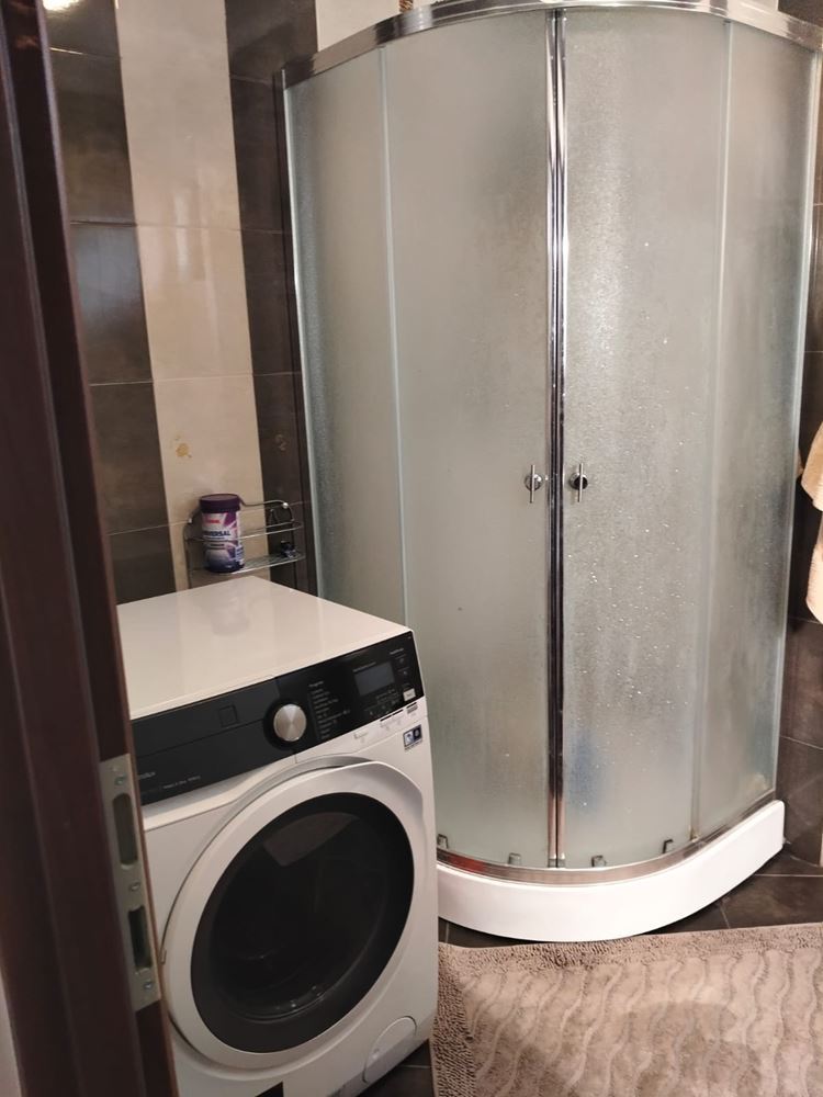 Просторный трехэтажный индивидуальный дом в центре Равды – комфорт, престиж и полная самостоятельность