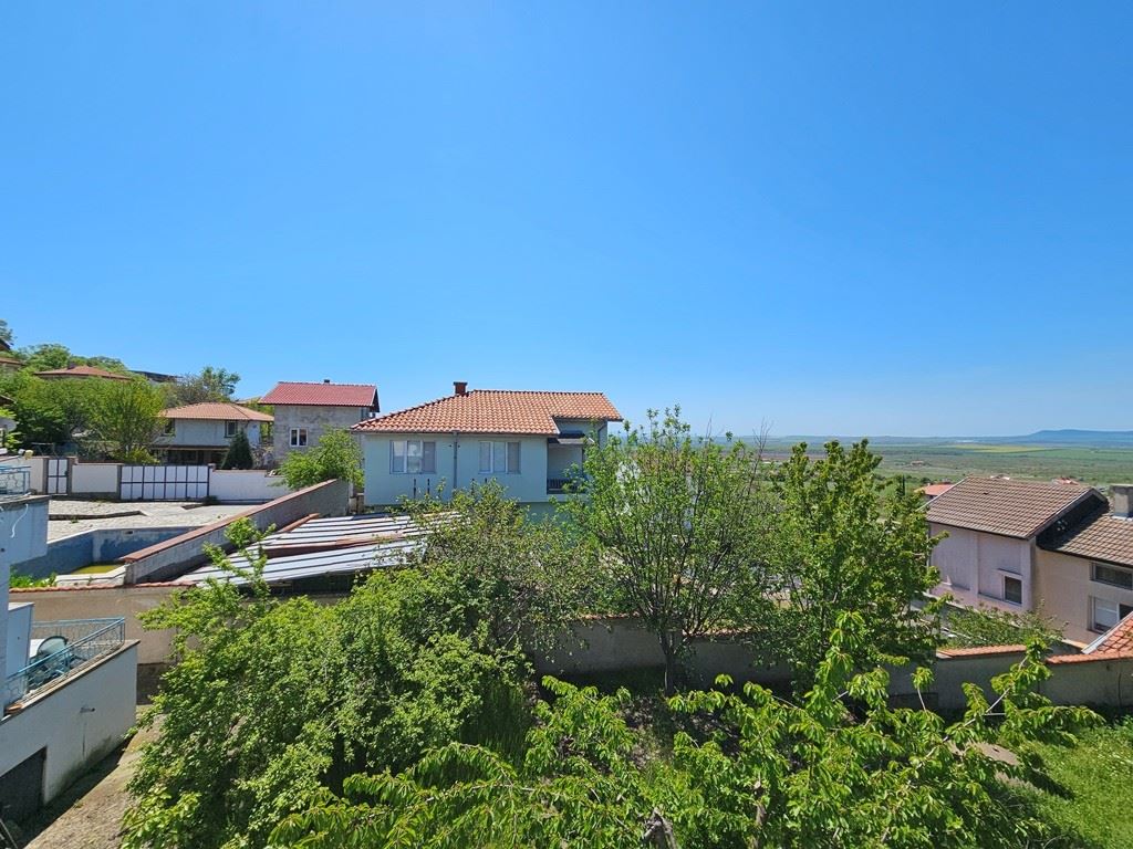 Просторный индивидуальный дом с панорамным видом в Кошарице