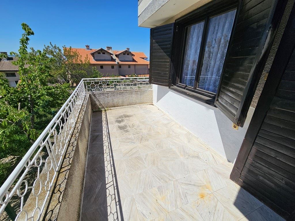 Просторный индивидуальный дом с панорамным видом в Кошарице