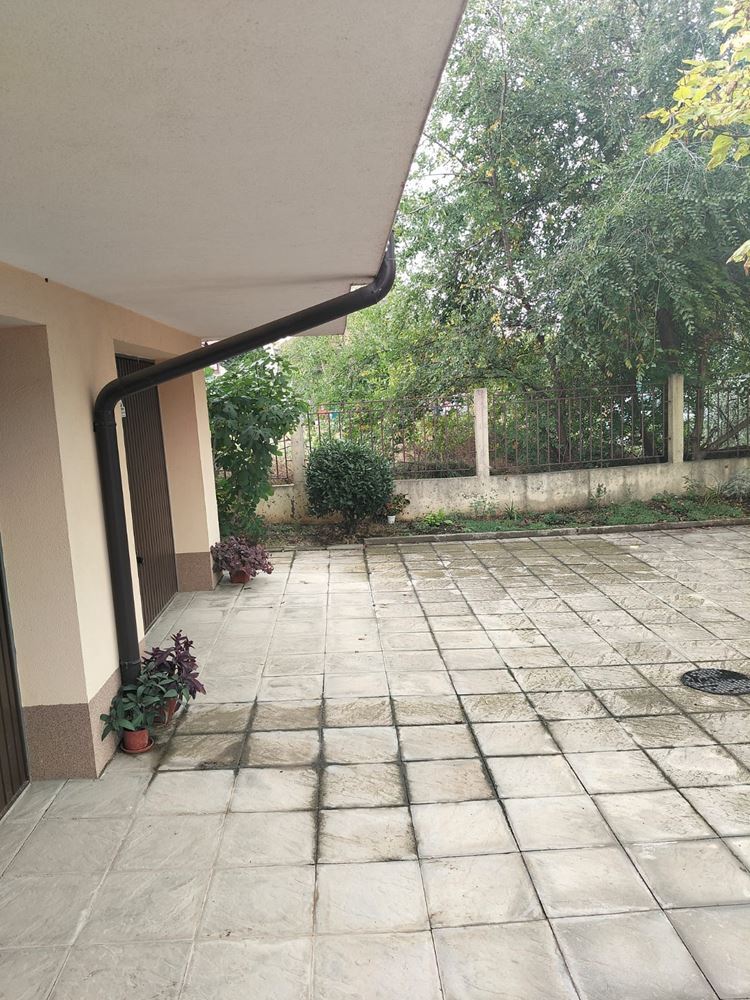 Просторный трехэтажный индивидуальный дом в центре Равды – комфорт, престиж и полная самостоятельность