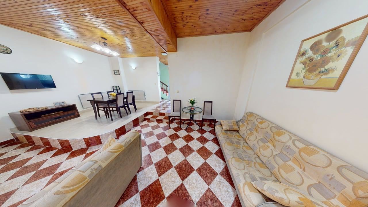 Двухэтажный дом в селе Порой – спокойствие, пространство и уют рядом с морем