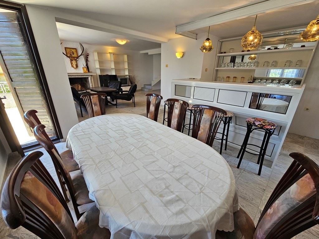 Просторный индивидуальный дом с панорамным видом в Кошарице