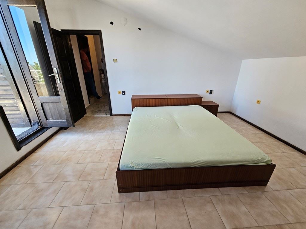 Просторный индивидуальный дом с панорамным видом в Кошарице