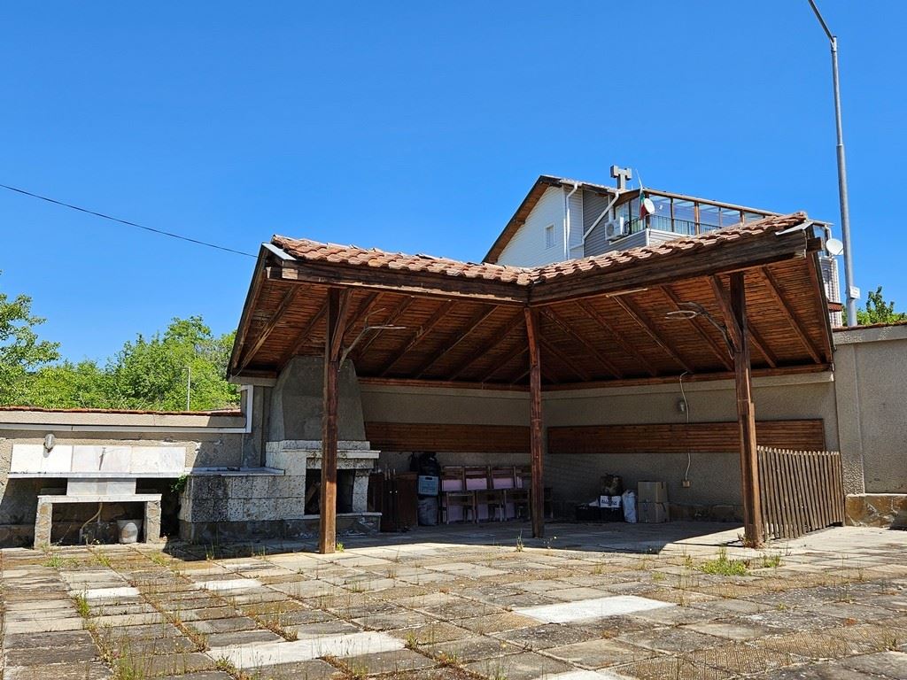 Просторный индивидуальный дом с панорамным видом в Кошарице