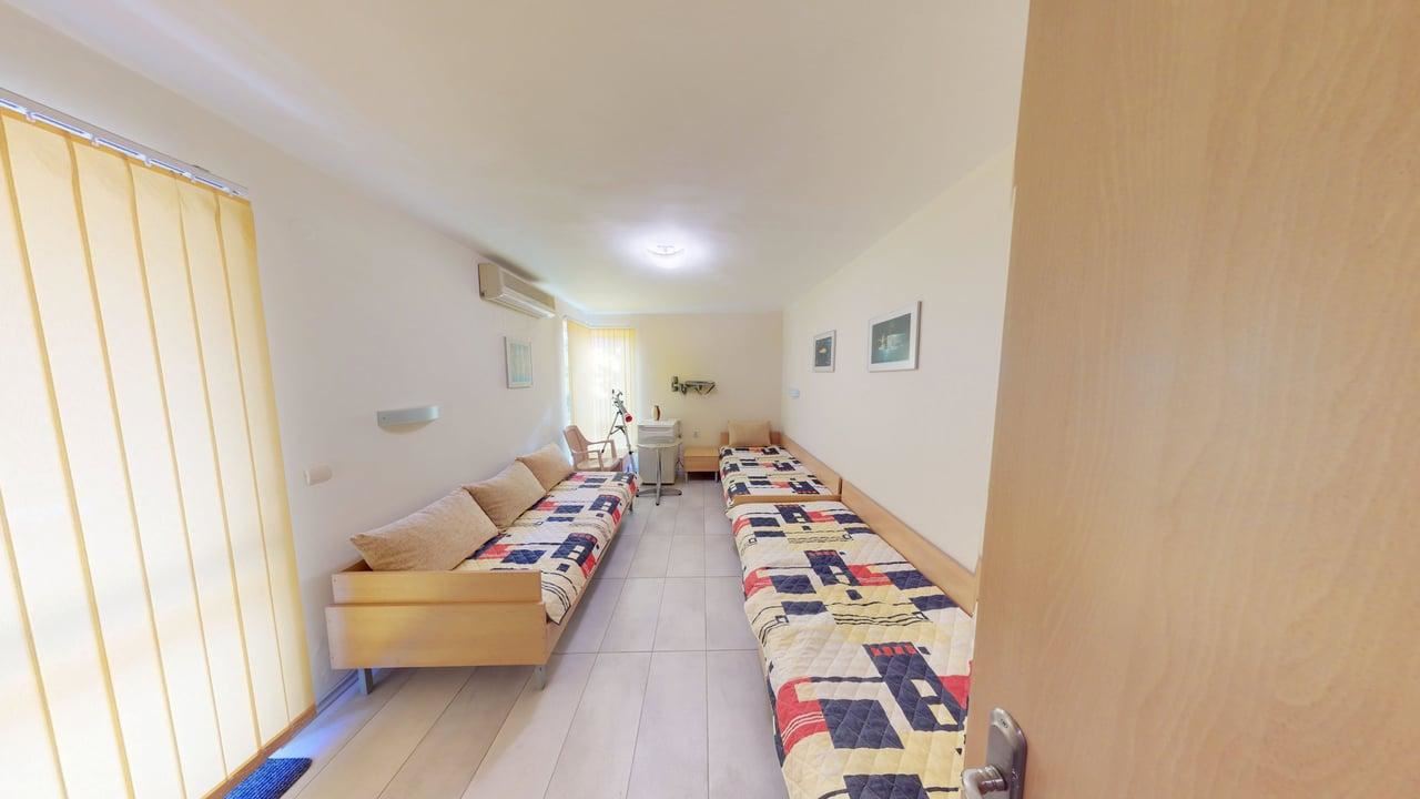 Панорамный четырёхэтажный дом с 8 спальнями и видом на море в к.к. Солнечный Берег – без таксы за обслуживание