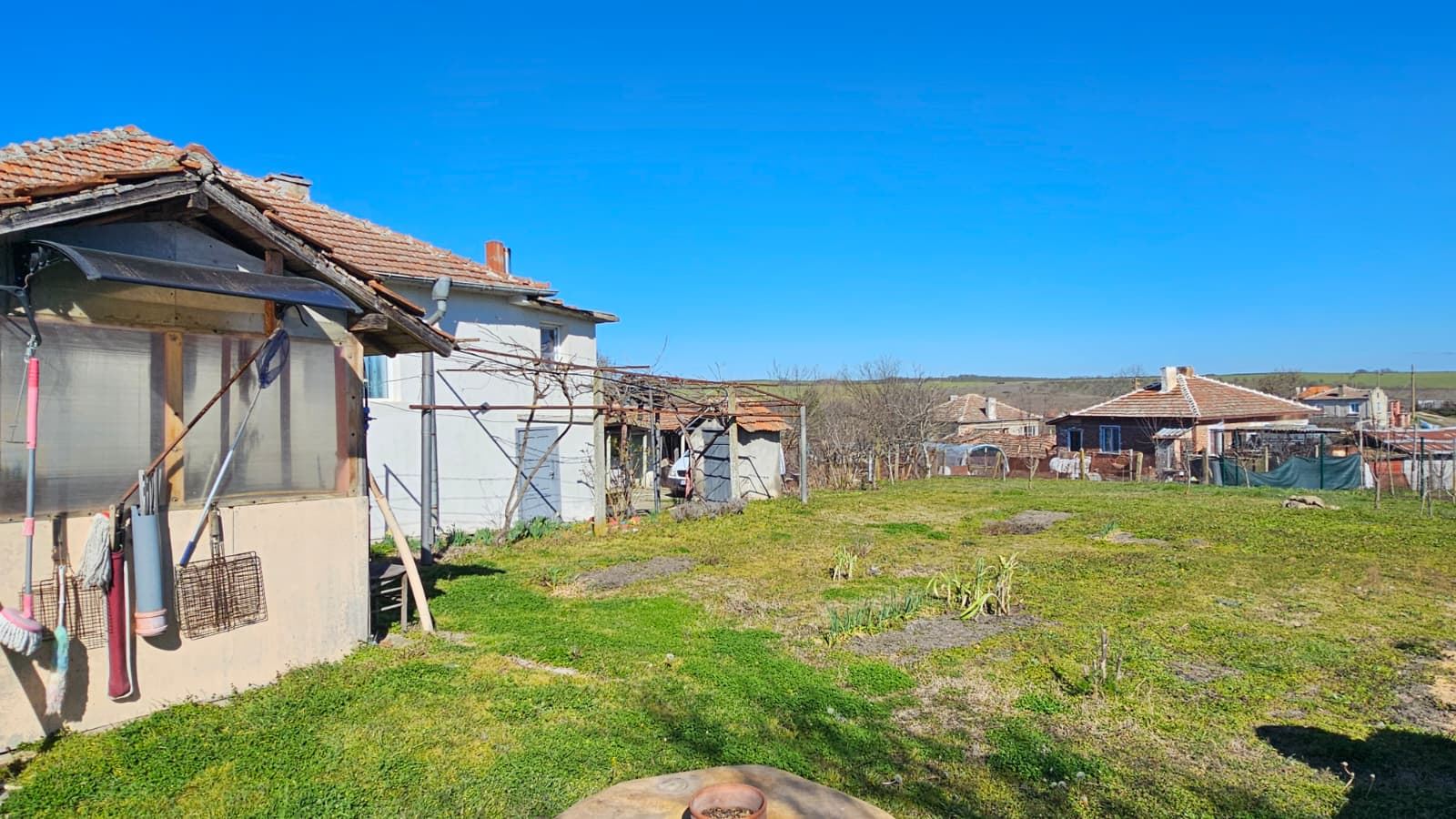  Прекрасный одноэтажный дом с бассейном и просторным двором в селе Дюлево