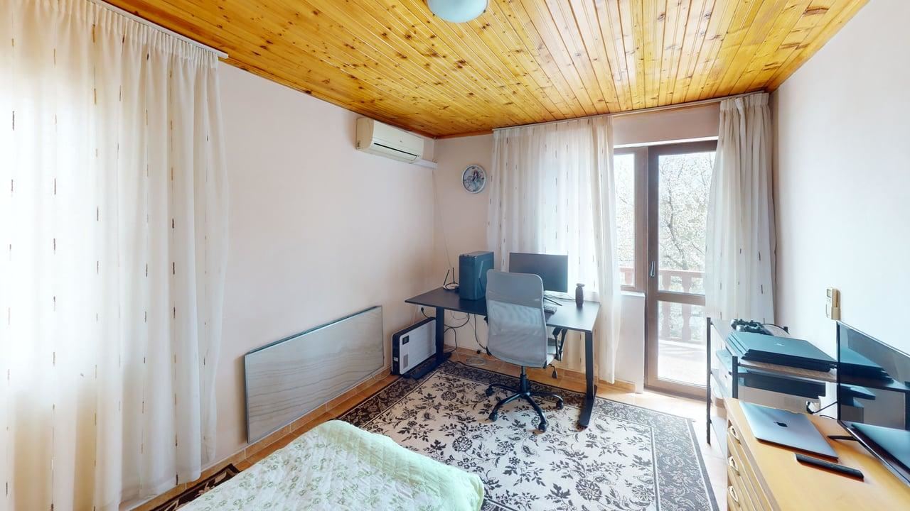 Двухэтажный дом в селе Порой – спокойствие, пространство и уют рядом с морем