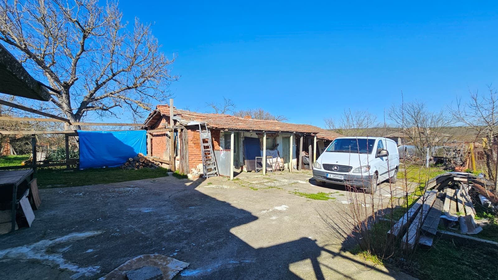  Прекрасный одноэтажный дом с бассейном и просторным двором в селе Дюлево