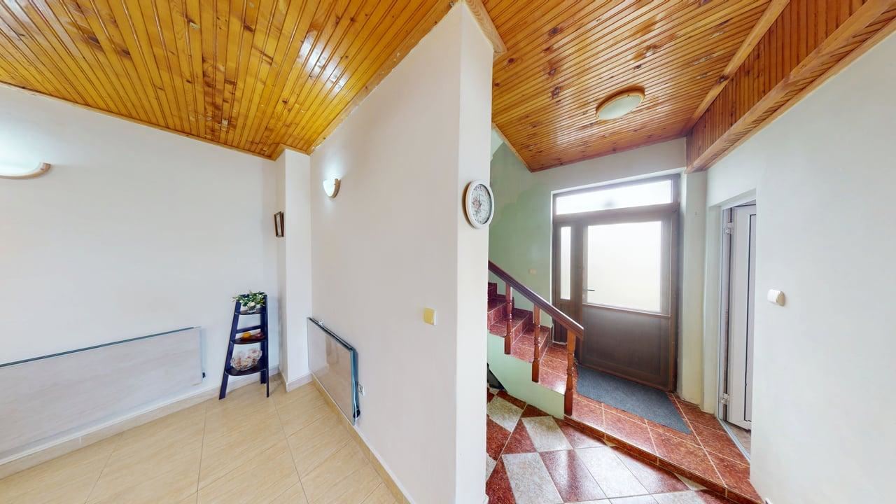 Двухэтажный дом в селе Порой – спокойствие, пространство и уют рядом с морем