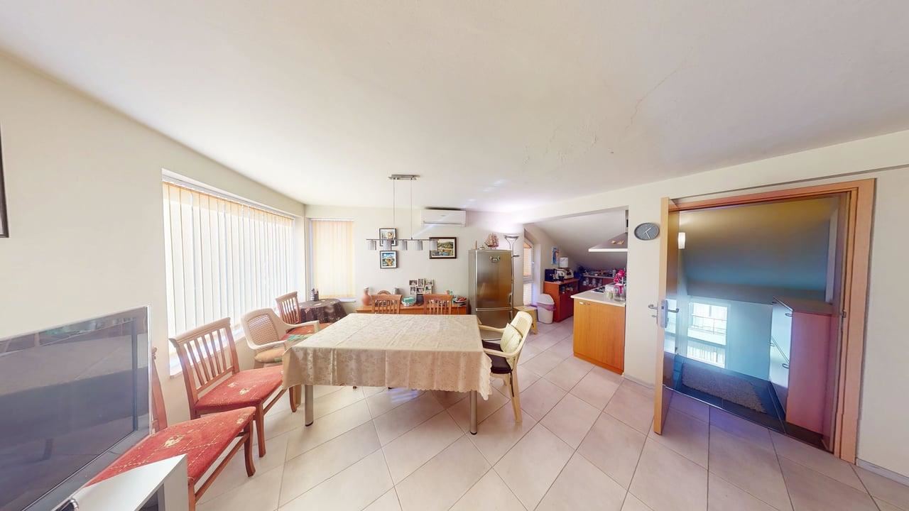 Панорамный четырёхэтажный дом с 8 спальнями и видом на море в к.к. Солнечный Берег – без таксы за обслуживание