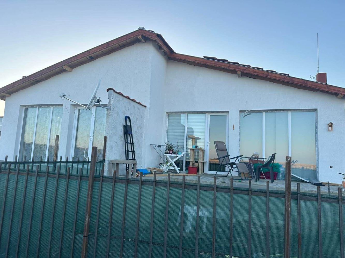 Новый одноэтажный дом с участком в Каблешково – без платы за обслуживание