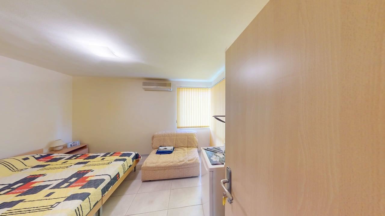 Панорамный четырёхэтажный дом с 8 спальнями и видом на море в к.к. Солнечный Берег – без таксы за обслуживание