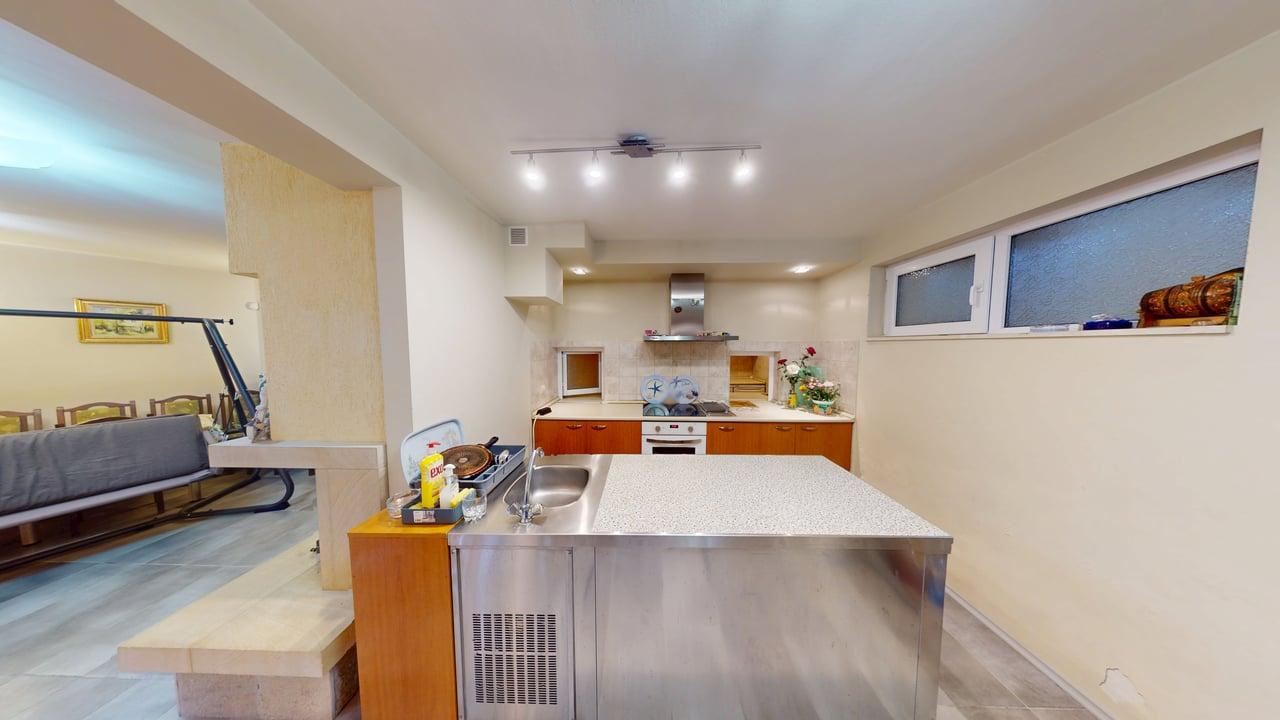 Панорамный четырёхэтажный дом с 8 спальнями и видом на море в к.к. Солнечный Берег – без таксы за обслуживание