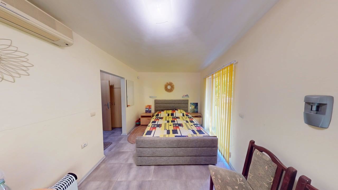 Панорамный четырёхэтажный дом с 8 спальнями и видом на море в к.к. Солнечный Берег – без таксы за обслуживание