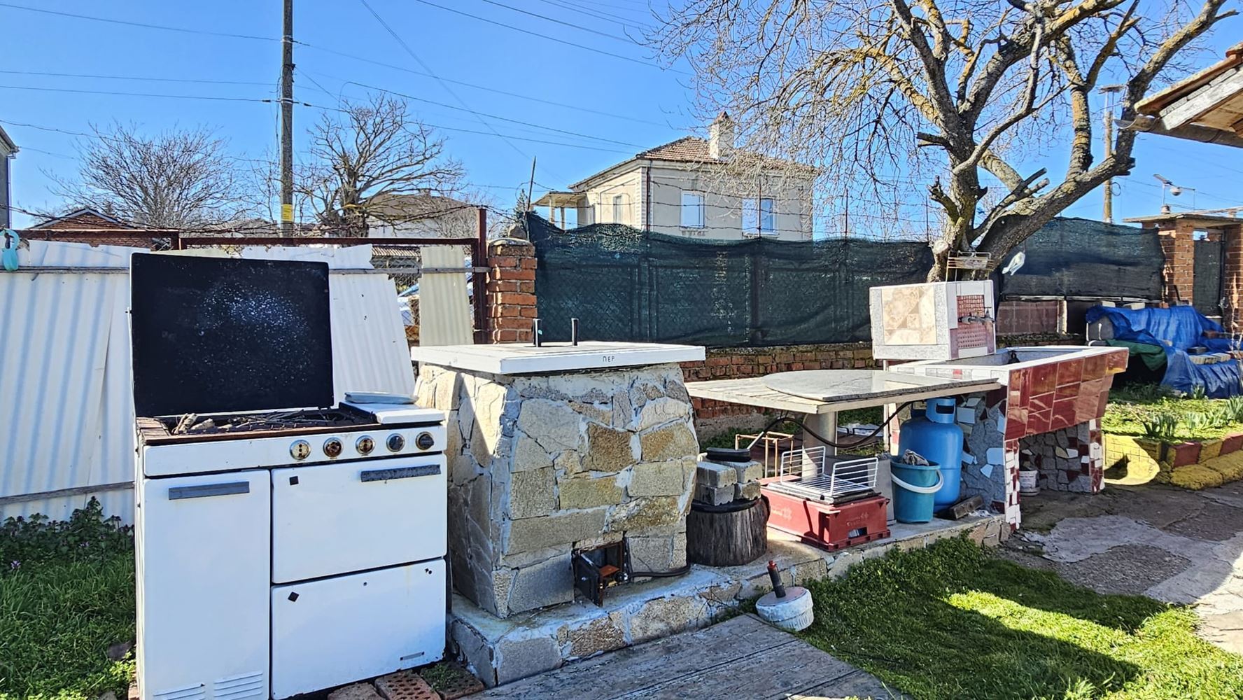  Прекрасный одноэтажный дом с бассейном и просторным двором в селе Дюлево