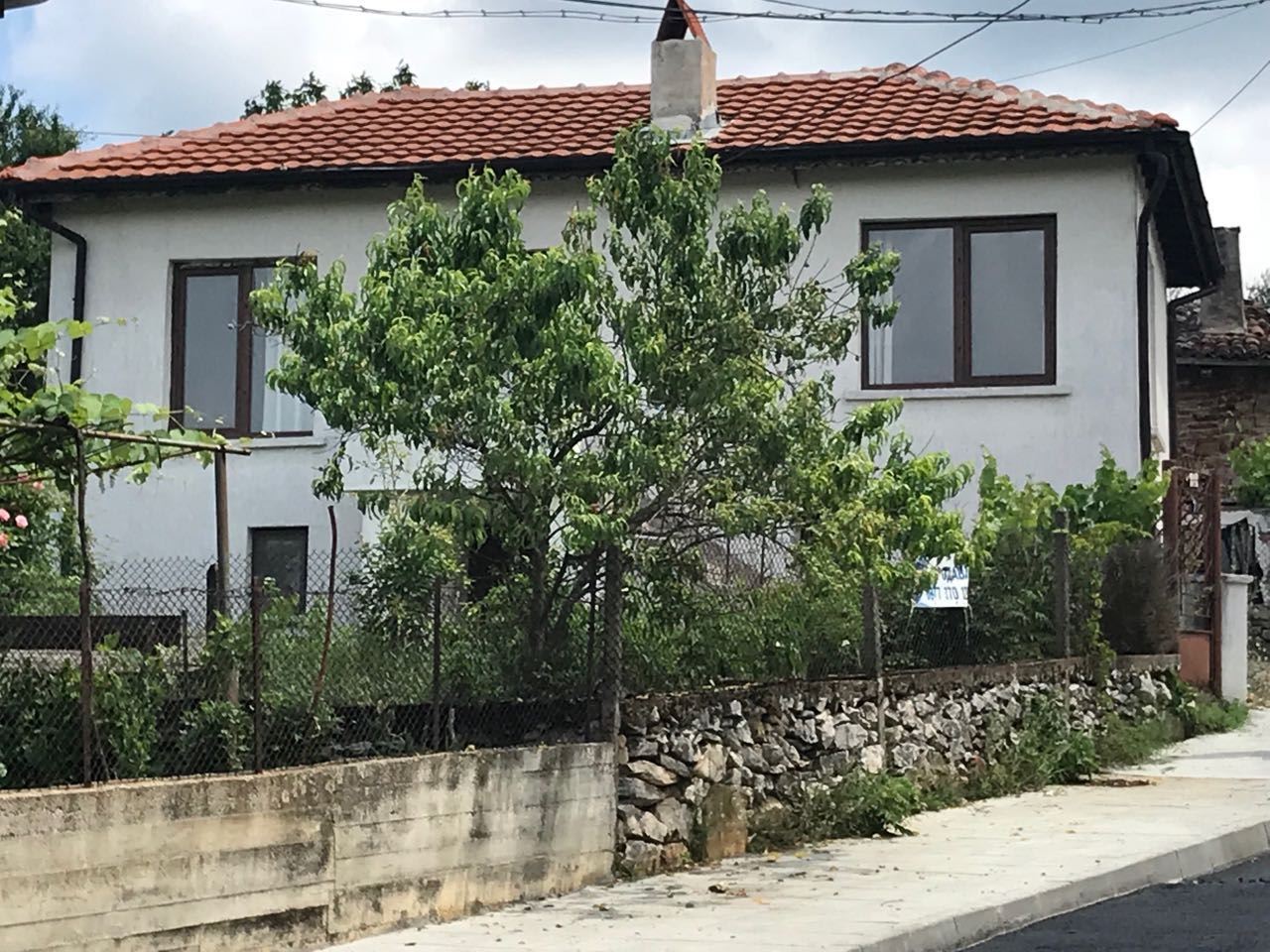 Добротный двухэтажный дом с ремонтом