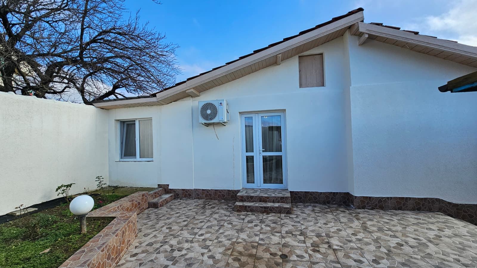 Исключительный одноэтажный дом с просторным двором в спокойной деревне Кошарица