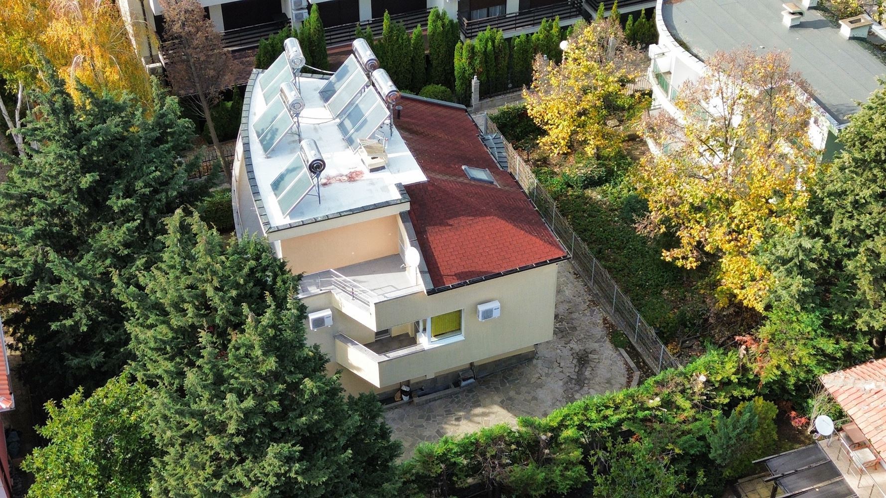 Панорамный четырёхэтажный дом с 8 спальнями и видом на море в к.к. Солнечный Берег – без таксы за обслуживание