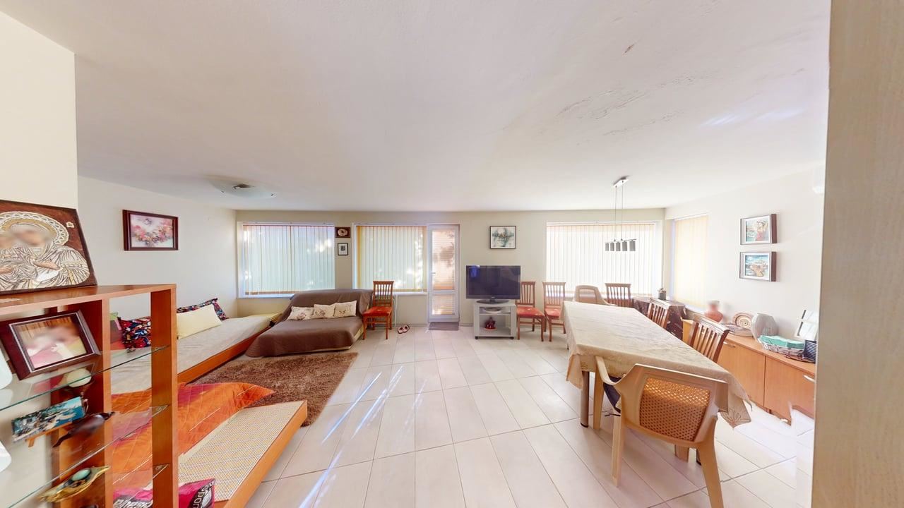 Панорамный четырёхэтажный дом с 8 спальнями и видом на море в к.к. Солнечный Берег – без таксы за обслуживание