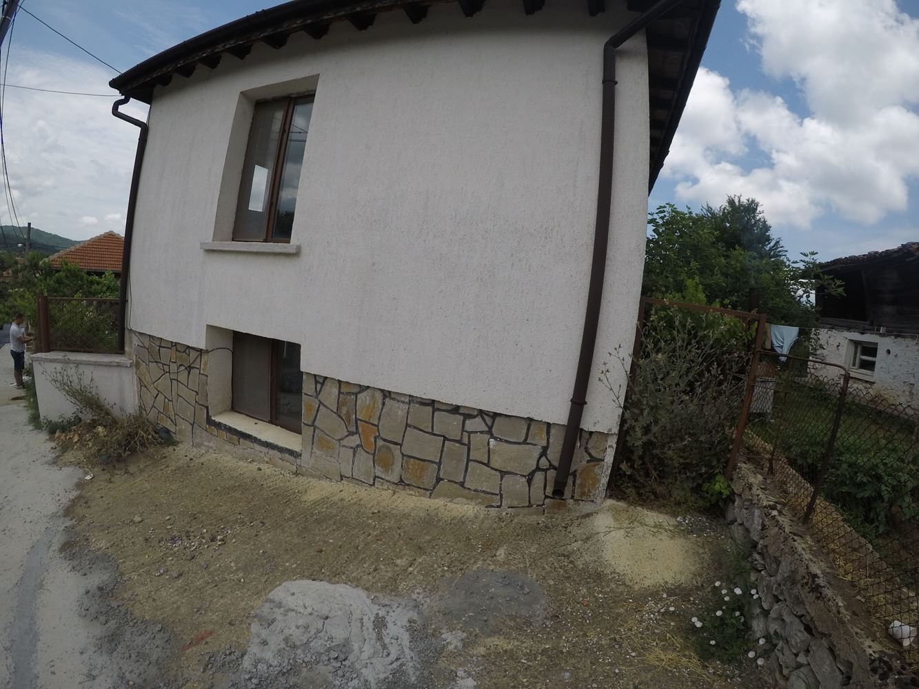 Добротный двухэтажный дом с ремонтом