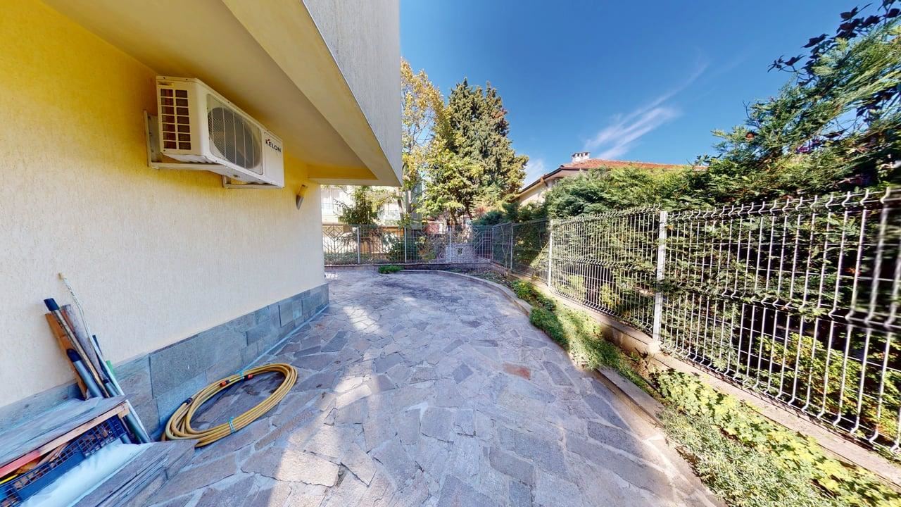 Панорамный четырёхэтажный дом с 8 спальнями и видом на море в к.к. Солнечный Берег – без таксы за обслуживание