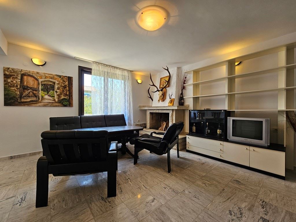 Просторный индивидуальный дом с панорамным видом в Кошарице