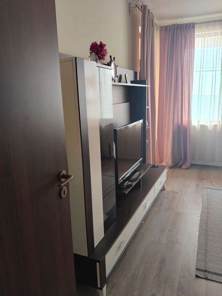 Просторный трехэтажный индивидуальный дом в центре Равды – комфорт, престиж и полная самостоятельность