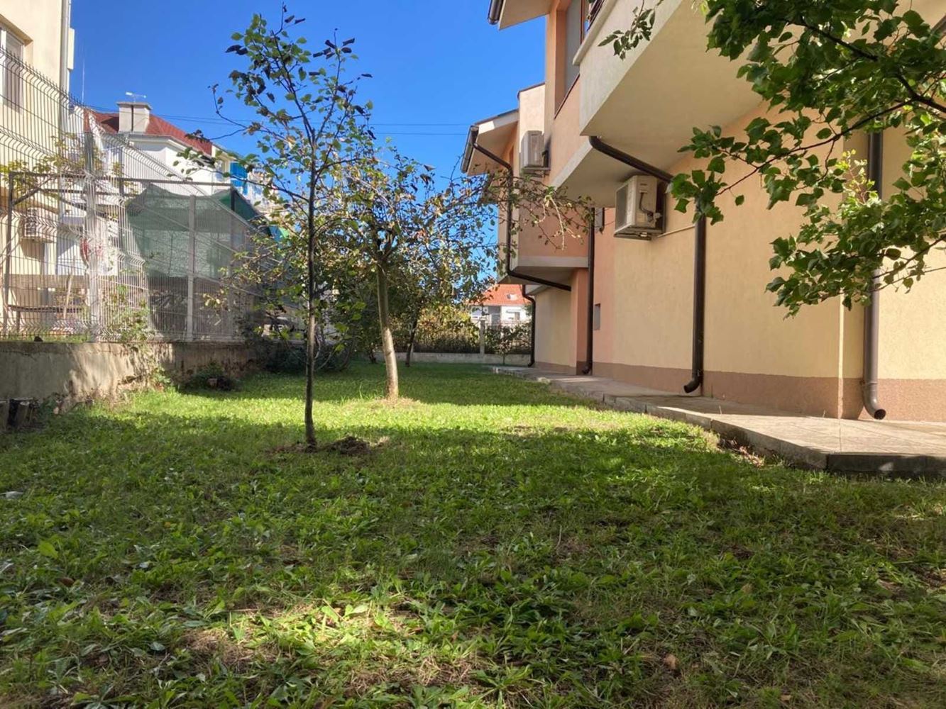 Просторный трехэтажный индивидуальный дом в центре Равды – комфорт, престиж и полная самостоятельность