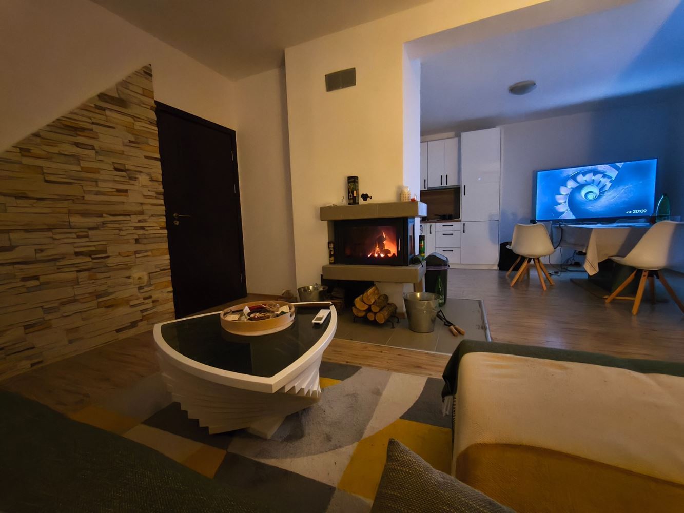 Двухэтажный отдельный дом в селе Горица – полностью обновлённый дом с двором и прекрасной верандой