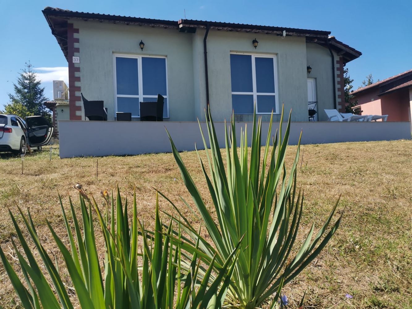 Просторный одноэтажный дом с панорамным видом в эко-комплексе на Балканских горах