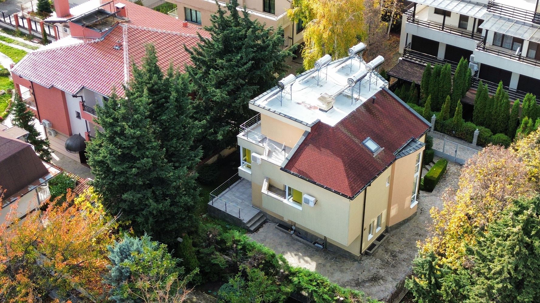 Панорамный четырёхэтажный дом с 8 спальнями и видом на море в к.к. Солнечный Берег – без таксы за обслуживание